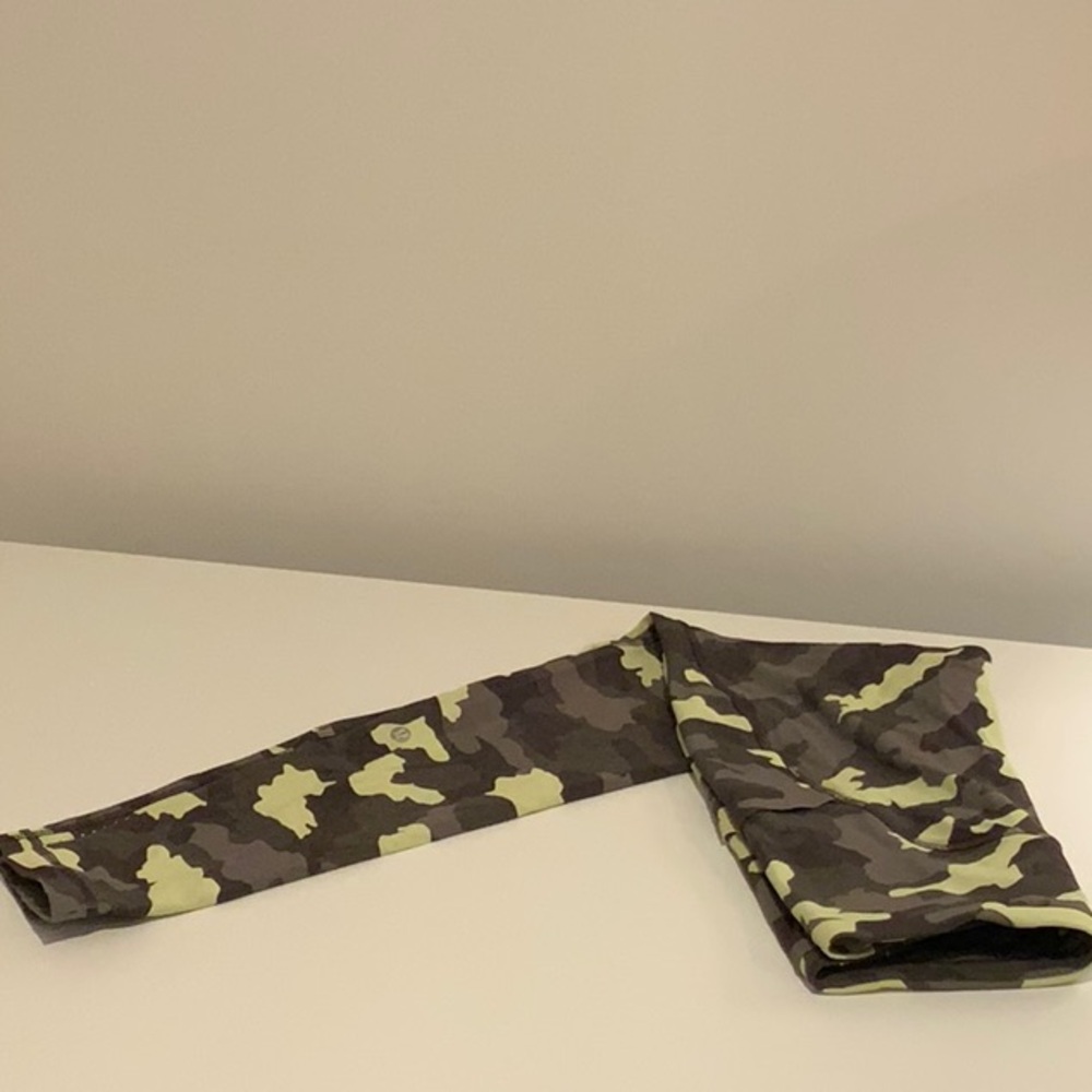 Lululemon Green Camo Leggings Size 6